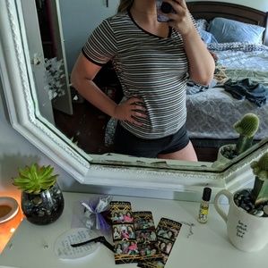 Black grey cream tee